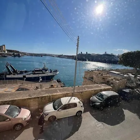 Three Cities Seafront Retreat Senglea