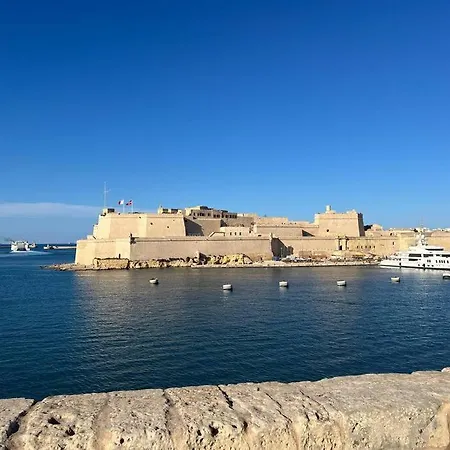 Three Cities Seafront Retreat Apartment Senglea