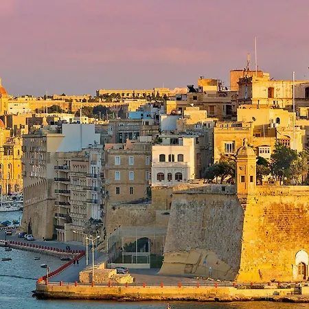 Three Cities Seafront Retreat Apartment Senglea