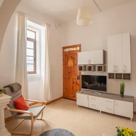 Three Cities Seafront Retreat *