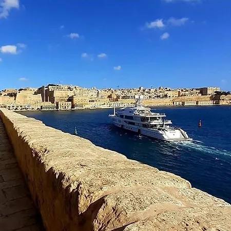 Three Cities Seafront Retreat Apartment Senglea